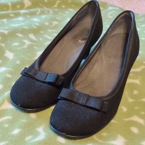 Aerosole, women's size 7, black, 2 inch, pump, ribbon detail, fabric